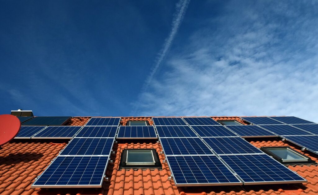Zonnepanelen dakpannen brengen duurzaamheid en esthetiek in harmonie